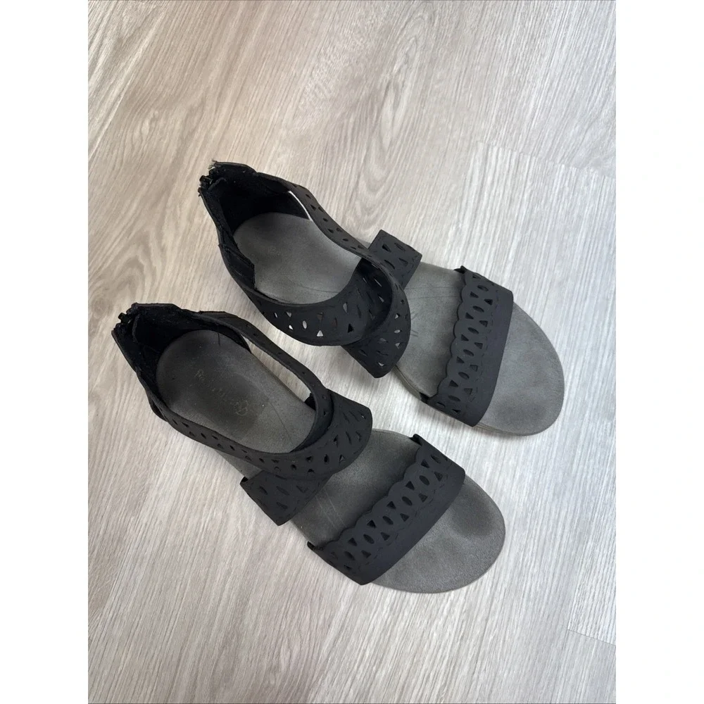 Baretraps Womens Black Cutout Wrap Crisscross Comfort Heel Zip Flat Sandals 7.5